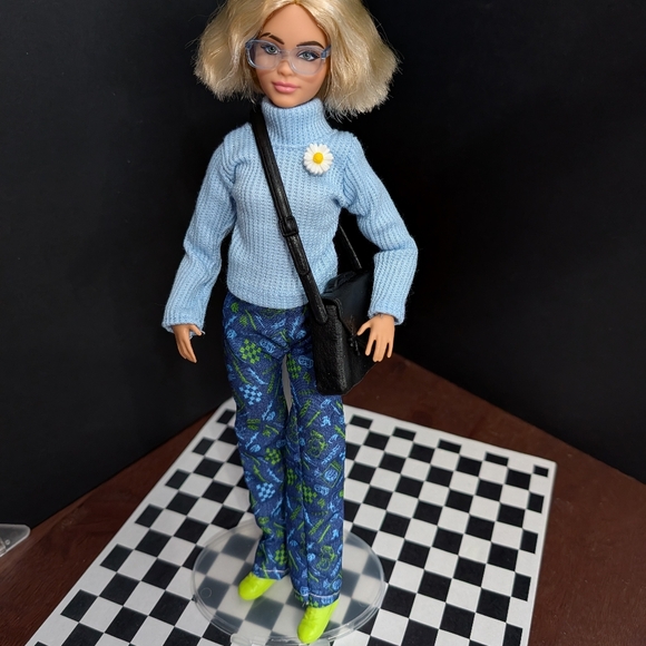 2025 Custom Restyled Dr. Who Ruby Sunday Petite Articulated MTM Barbie - Picture 7 of 8